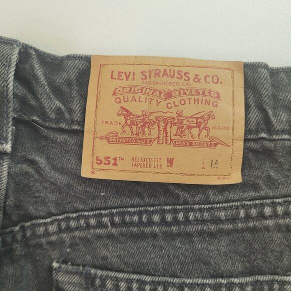 Vintage 90s Levi's 551 Jeans 32 Waist Made in USA Faded Black Mom Jean High Rise - Picture 5 of 7